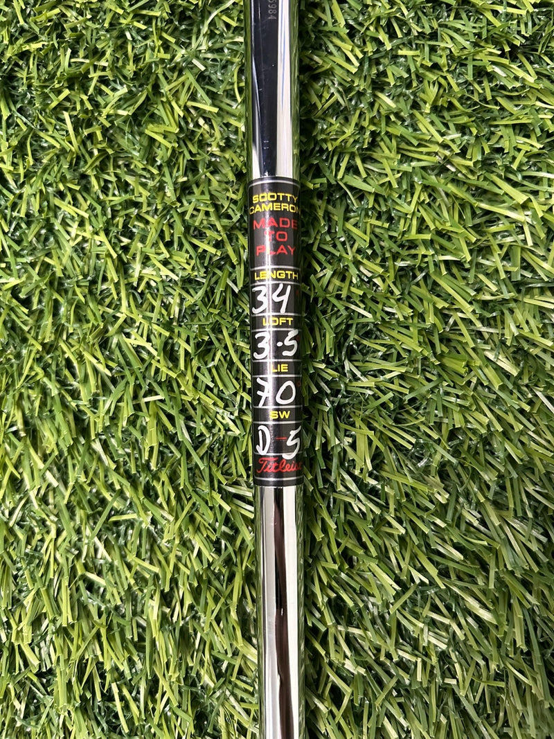 NEW Scotty Cameron Select Newport 2 Blade Putter 34" Matadaor Grip RH – Pre-Owned Golf Club – TEE OFF Golf Shops