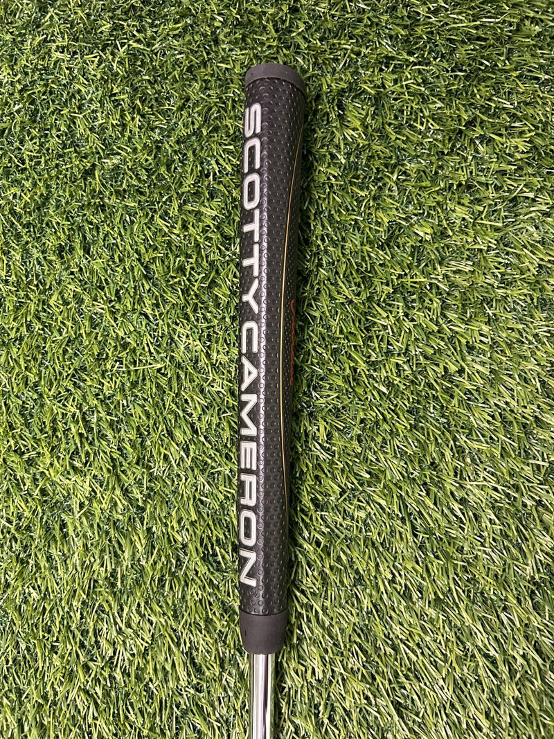 NEW Scotty Cameron Select Newport 2 Blade Putter 34" Matadaor Grip RH – Pre-Owned Golf Club – TEE OFF Golf Shops