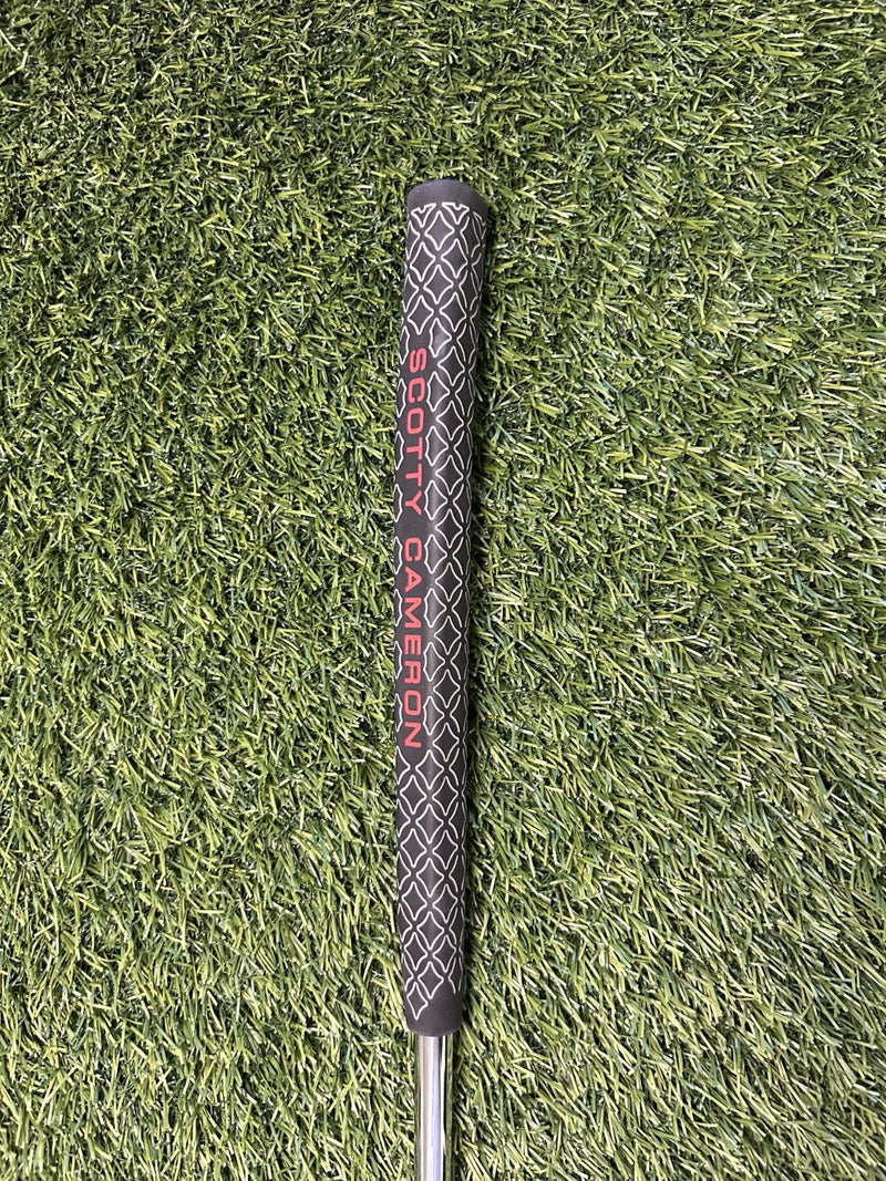 NEW Scotty Cameron Studio Style Newport 2.5+ Custom Torch Finish 34" RH – Pre-Owned Golf Club – TEE OFF Golf Shops
