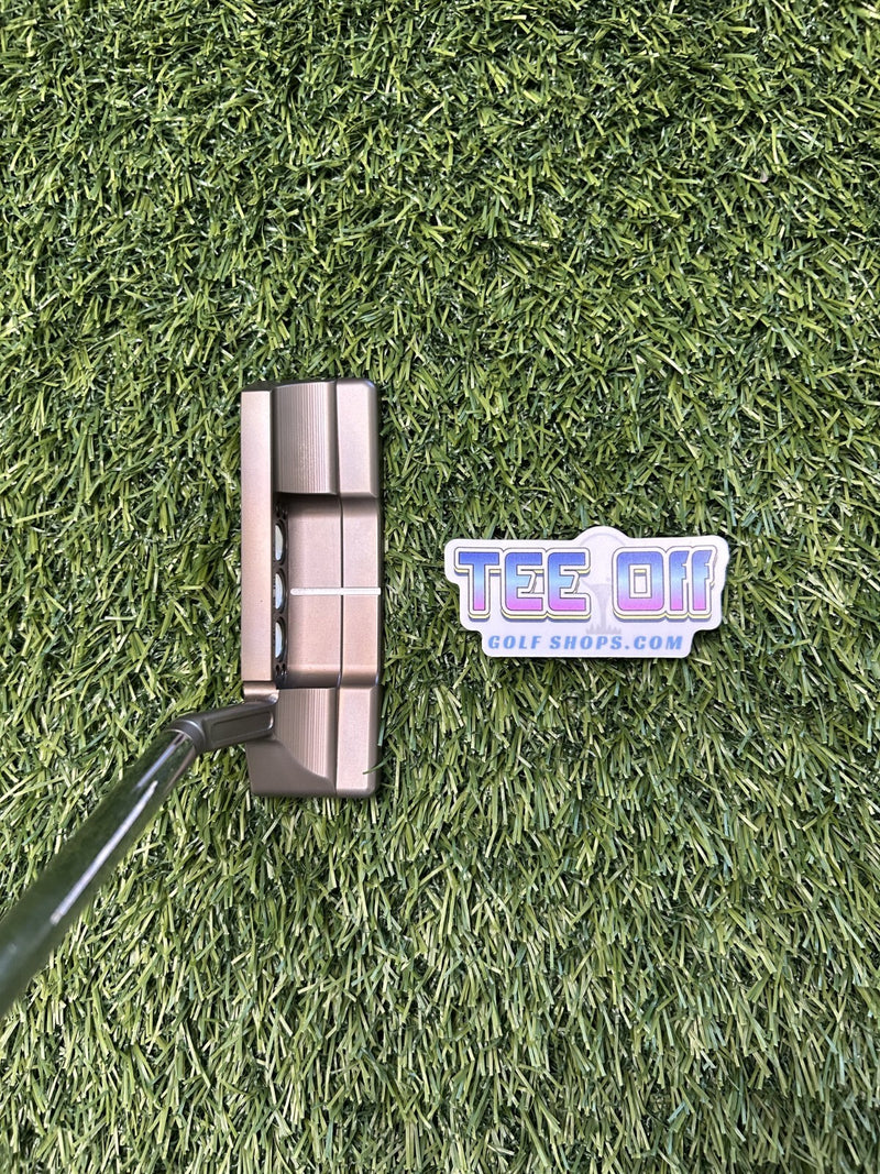 NEW Scotty Cameron Studio Style Newport 2.5+ Custom Torch Finish 34" RH – Pre-Owned Golf Club – TEE OFF Golf Shops