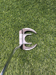 Odyssey Versa Sabertooth Mallet Putter 34" SS Grip RH – Pre-Owned Golf Club – TEE OFF Golf Shops