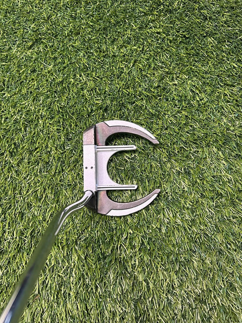 Odyssey Versa Sabertooth Mallet Putter 34" SS Grip RH – Pre-Owned Golf Club – TEE OFF Golf Shops