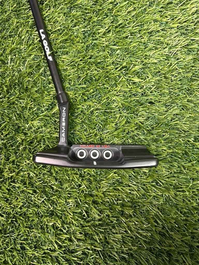 Custom Scotty Cameron Special Select Squareback 2 Black White & Red LA Golf Shaf