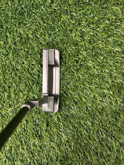 Bettinardi Tour Stock BB Series DASS Camo Insert Blade Putter 34" Iomic Grip RH – Pre-Owned Golf Club – TEE OFF Golf Shops