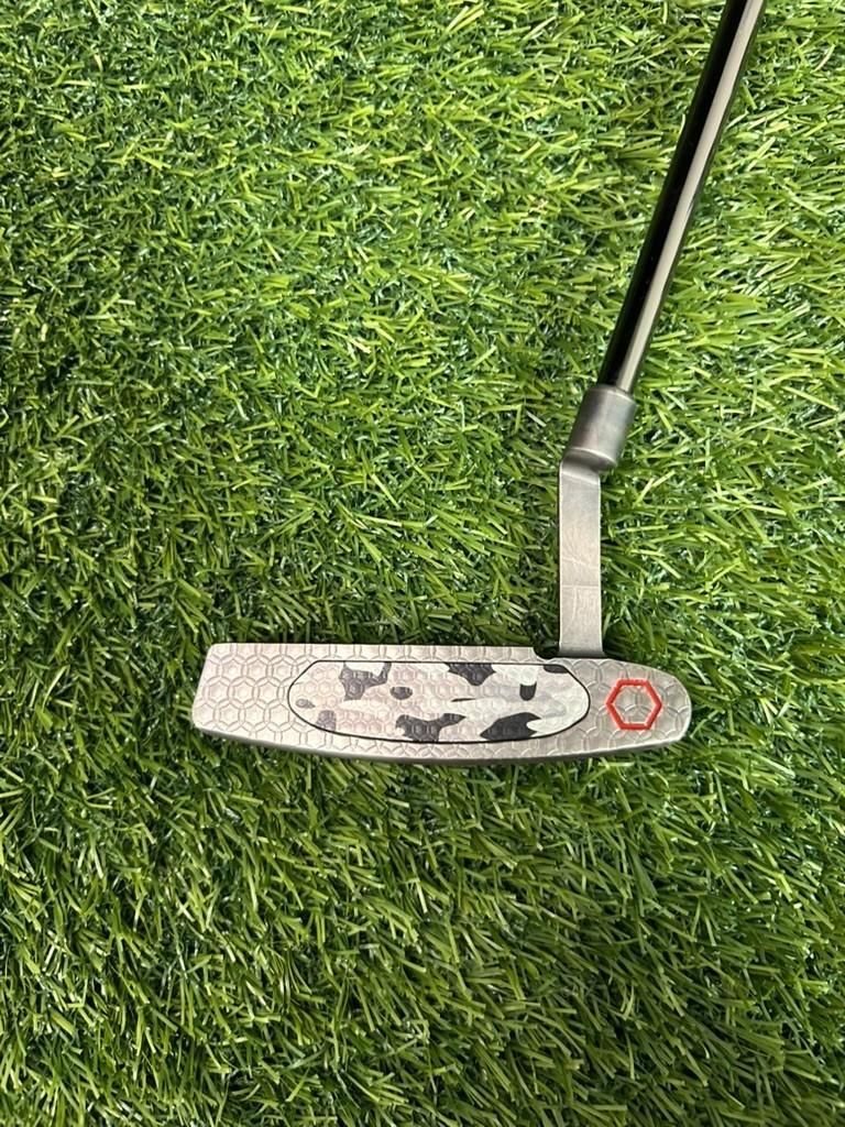 Bettinardi Tour Stock BB Series DASS Camo Insert Blade Putter 34" Iomic Grip RH – Pre-Owned Golf Club – TEE OFF Golf Shops