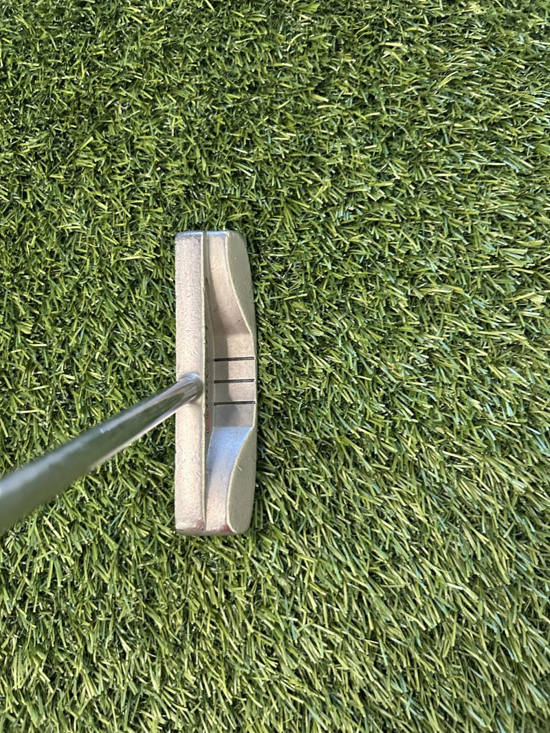 Odyssey White Hot #10 Center Shaft 42" Belly Putter 17" ArmLock Grip RH – Pre-Owned Golf Club – TEE OFF Golf Shops