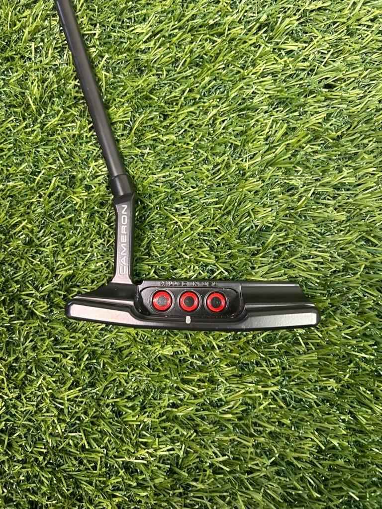 Custom Scotty Cameron Super Select Newport 2 Black & Red 35” Pistolero Plus Grip